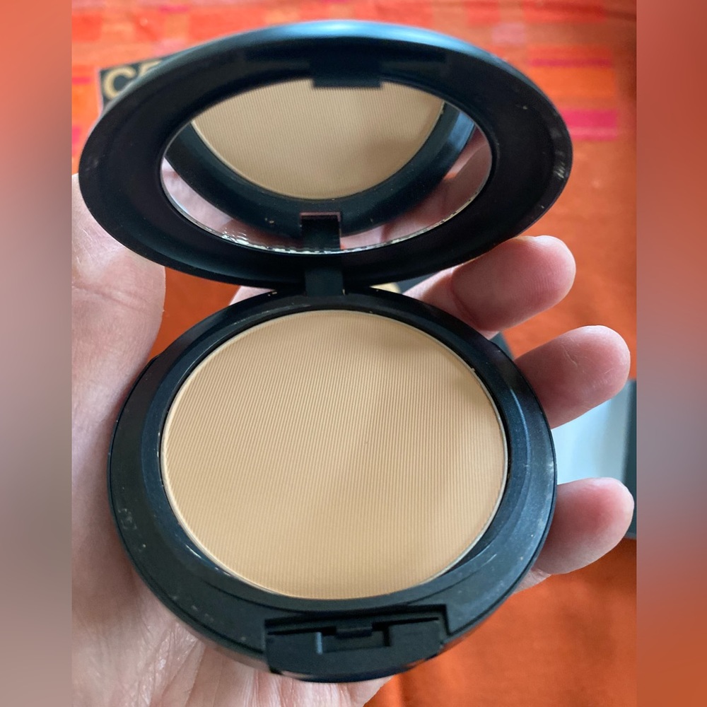 MAC C5 Studio Fix Powder Plus Foundation Net weight 0.52OZ/15g B62 - 1 compact - Picture 6 of 11